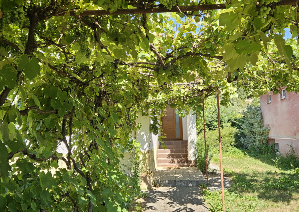 Na predaj rodinný dom v obci Ratnovce s krásnym  pozemkom 1202m2