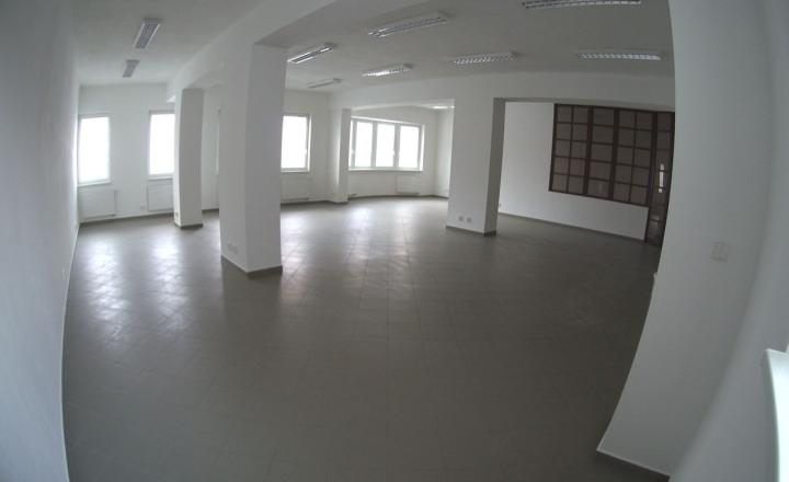 Univerzávny priestor na prenájom pre kanceláriu aj služby v centre mesta – 113 m² - fotografia 1