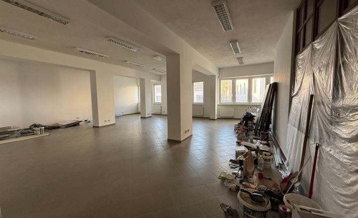 Univerzávny priestor na prenájom pre kanceláriu aj služby v centre mesta – 113 m² - fotografia 2