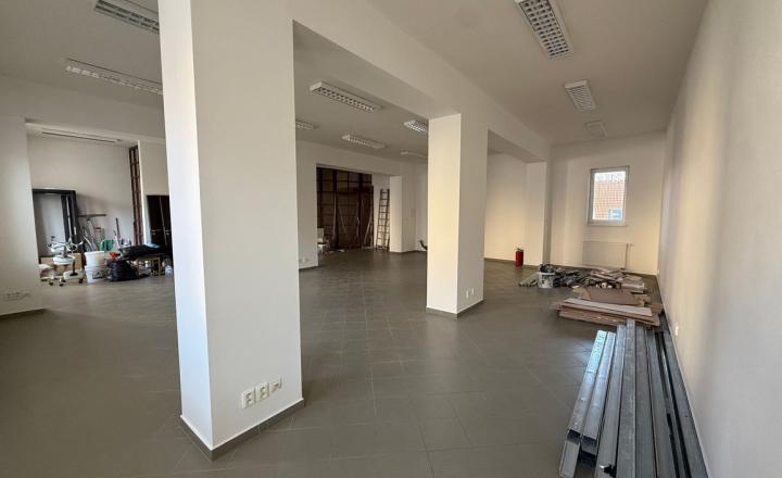 Univerzávny priestor na prenájom pre kanceláriu aj služby v centre mesta – 113 m² - fotografia 3