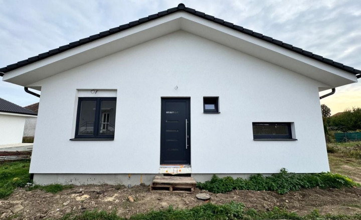 Moderný 3-izbový rodinný dom v Telinciach – 139 900 € - fotografia 1
