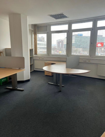 Predaj polyfunkčné priestory v centre - fotografia 1