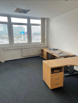 Predaj polyfunkčné priestory v centre - fotografia 6