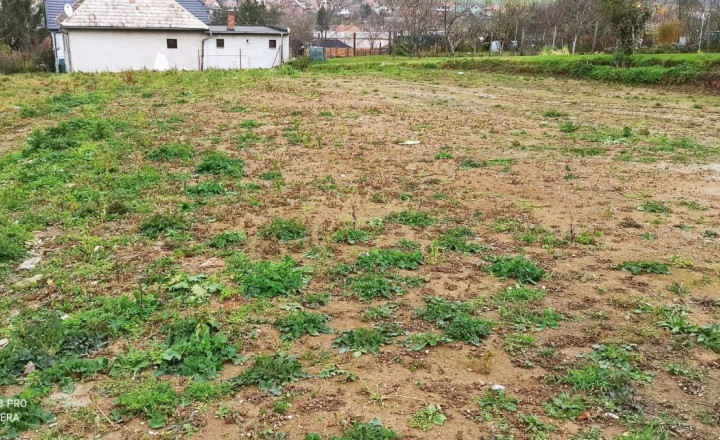 Pozemok na predaj – ideálny na výstavbu rodinného domu, Krnča (520 m²) - fotografia 1