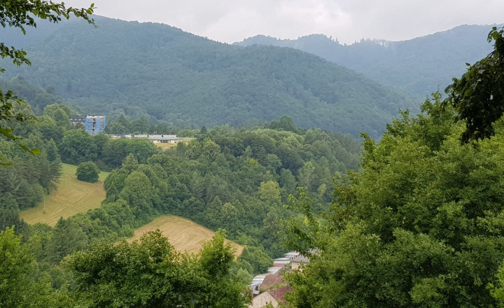 Predám pozemok vo Vyhniach + stavebné povolenie na chatu. - fotografia 1