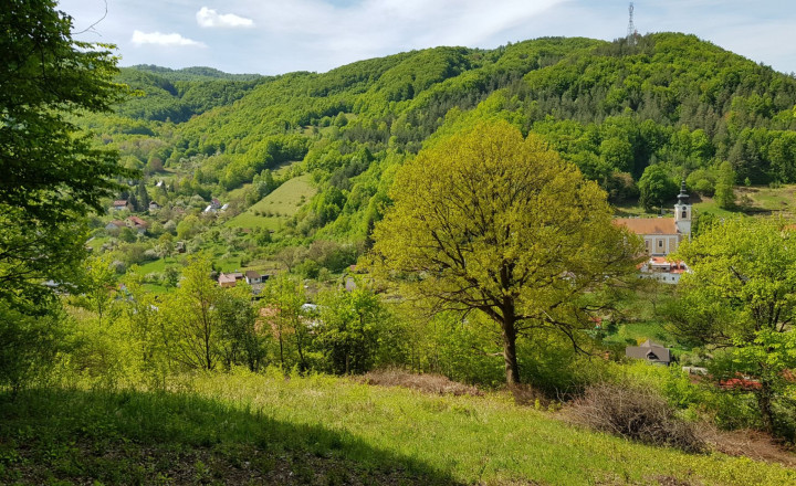 Predám pozemok vo Vyhniach + stavebné povolenie na chatu. - fotografia 2
