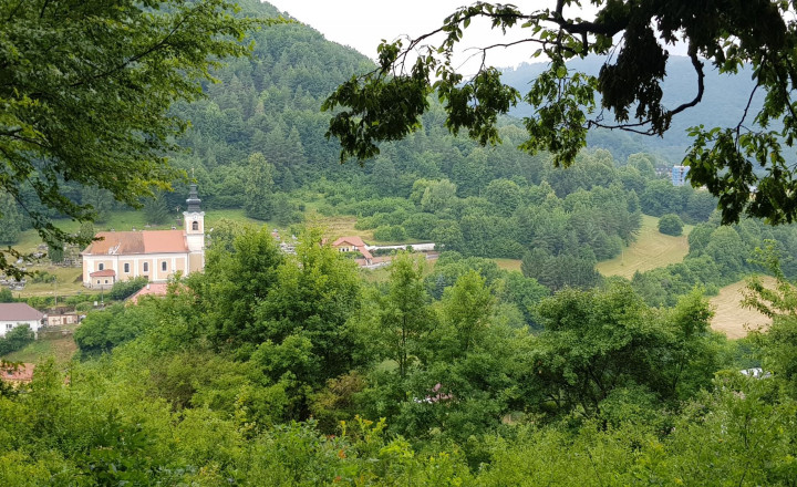 Predám pozemok vo Vyhniach + stavebné povolenie na chatu. - fotografia 16