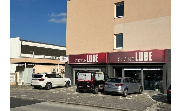 Investičná príležitosť - obchodný priestor s nájomníkom na predaj - 276 m2, Pestovateľská ul. - fotografia 3