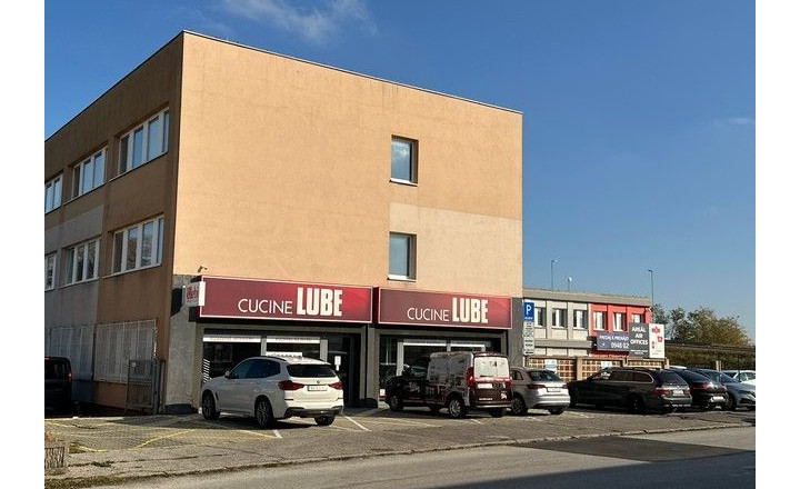 Investičná príležitosť - obchodný priestor s nájomníkom na predaj - 276 m2, Pestovateľská ul. - fotografia 4