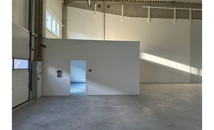 Vykurované obchodno-skladovacie a výstavné priestory na prenájom - od 450 m2, lokalita Bory. - fotografia 4