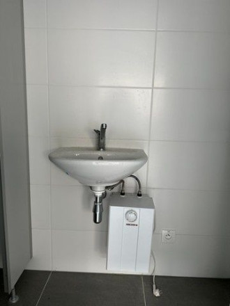Vykurované obchodno-skladovacie a výstavné priestory na prenájom - od 450 m2, lokalita Bory. - fotografia 10