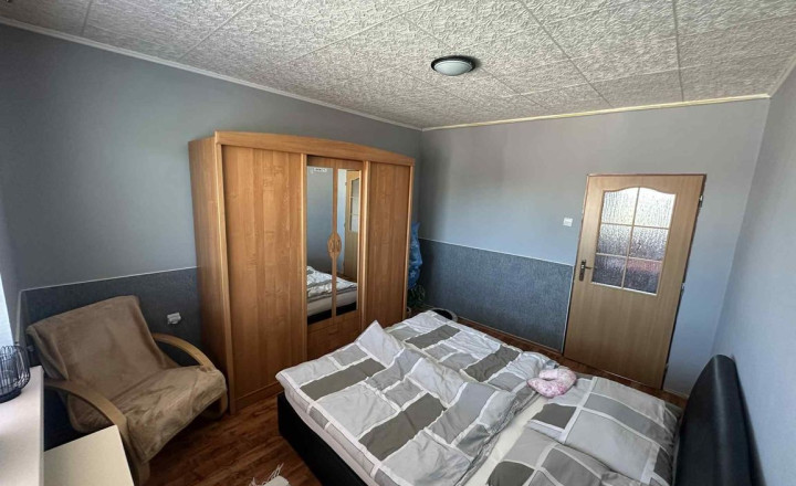 Exkluzívne na predaj priestranný 4-izbový byt s garážou a parkovacím miestom v tichej a príjemnej lokalite Topoľčany - Velušovce za super cenu - fotografia 4