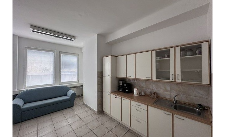 Kancelária s bezplatným parkovaním na prenájom - 36 m2, Rybničná ul. - fotografia 4