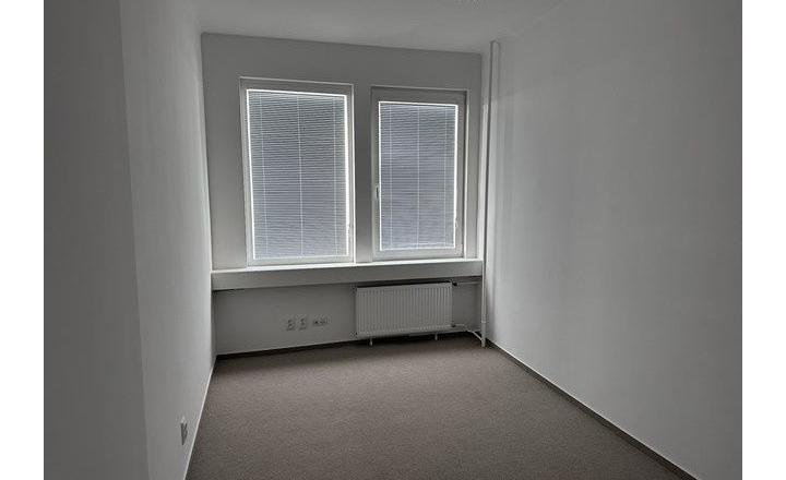 Kancelária s bezplatným parkovaním na prenájom - 19 m2, Rybničná ul. - fotografia 1