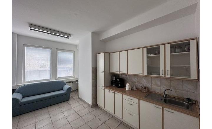 Kancelária s bezplatným parkovaním na prenájom - 19 m2, Rybničná ul. - fotografia 4