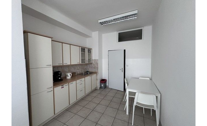 Kancelária s bezplatným parkovaním na prenájom - 19 m2, Rybničná ul. - fotografia 5