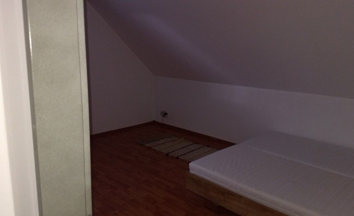 Ponukame do dlhodobého prenájmu krasný  3 izbový rodinný dom - fotografia 7