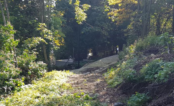 Predám stavebný pozemok na RD v Banskej Štiavnici. - fotografia 9