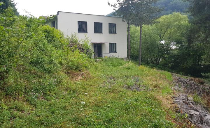 Predám budovu so 7 apartmánmi vo výstavbe vo Vyhniach. - fotografia 1