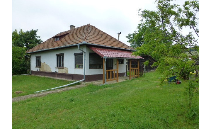 Vidiecky dom s veľkým pozemkom v peknom prostredí. - fotografia 1