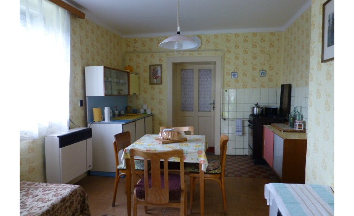 Vidiecky dom s veľkým pozemkom v peknom prostredí. - fotografia 4
