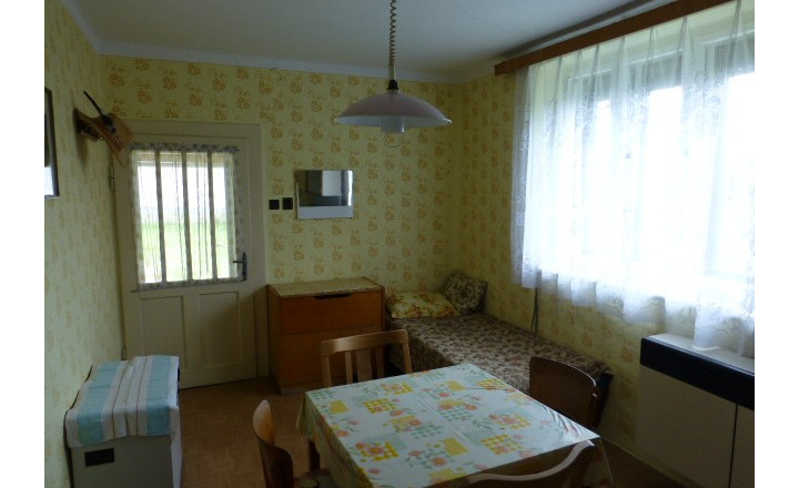 Vidiecky dom s veľkým pozemkom v peknom prostredí. - fotografia 6