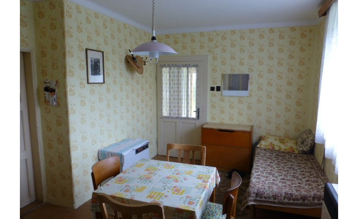 Vidiecky dom s veľkým pozemkom v peknom prostredí. - fotografia 7