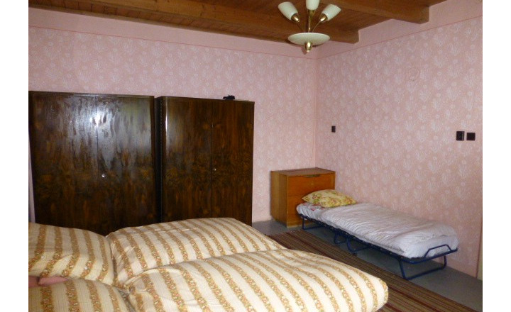 Vidiecky dom s veľkým pozemkom v peknom prostredí. - fotografia 10