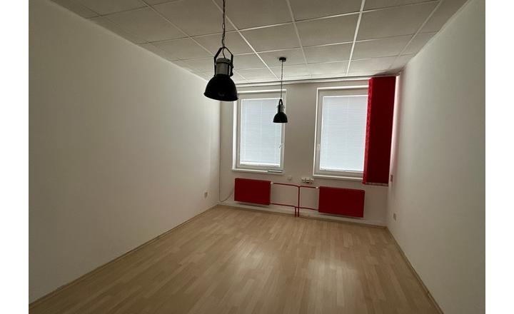 Kancelárske priestory na prenájom - od 15 m2, Bajkalská ul. - fotografia 1