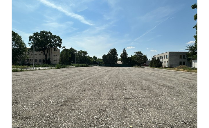 Spevnené komerčné plochy na prenájom - 4.724 m2, Poľovnícka ul. - fotografia 3