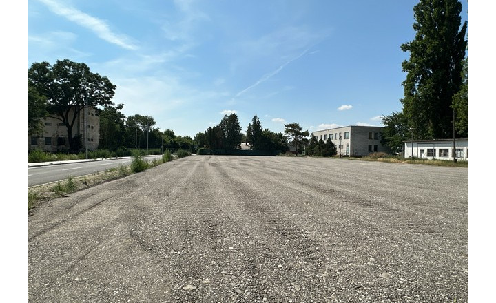 Spevnené komerčné plochy na prenájom - 4.724 m2, Poľovnícka ul. - fotografia 4