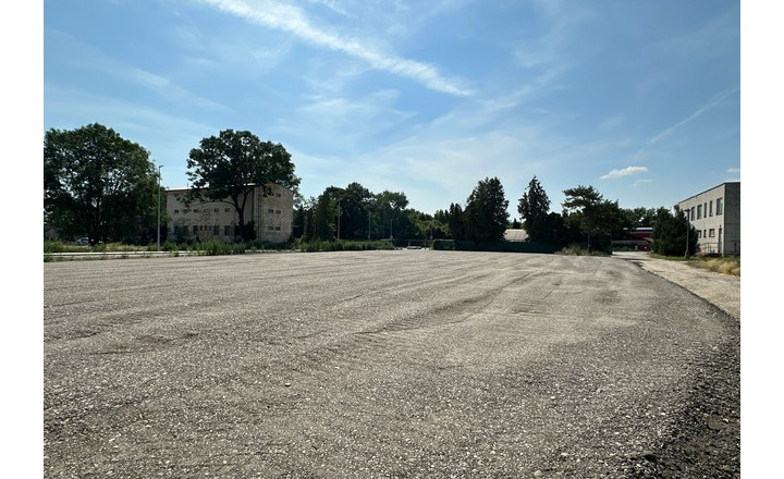 Spevnené komerčné plochy na prenájom - 4.724 m2, Poľovnícka ul. - fotografia 2