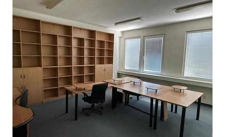 Kancelária s bezplatným parkovaním na prenájom - 54 m2, Rybničná ul. - fotografia 1