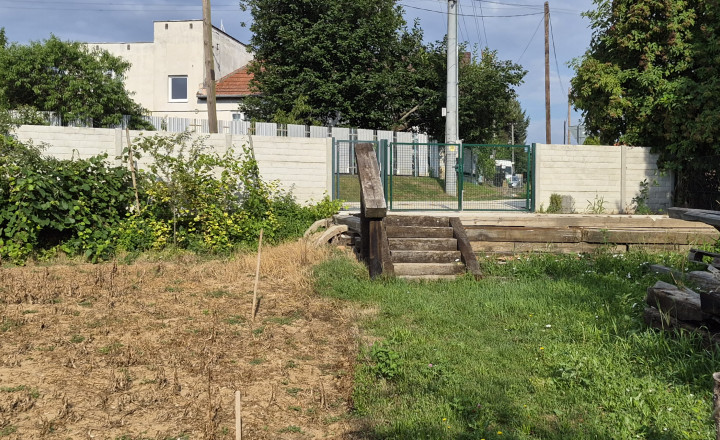 REZERVOVANÝ. - fotografia 8