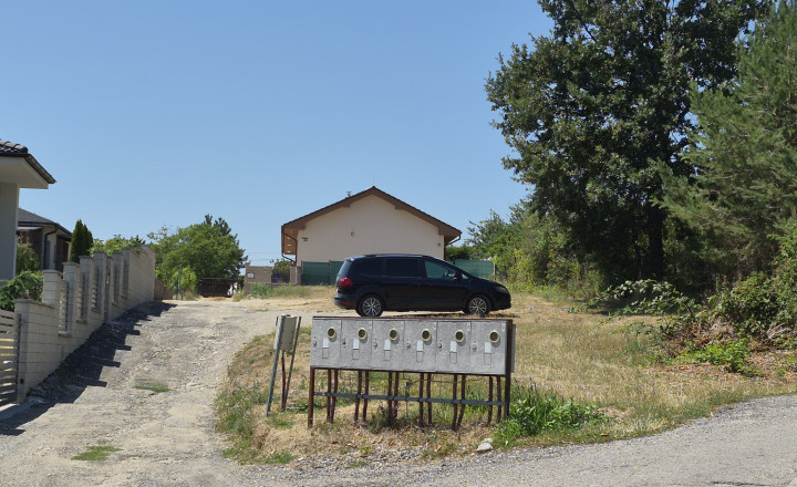 Predám stavebný pozemok Nitr. Hrnčiarovce 400m2. - fotografia 1
