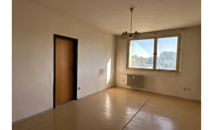 REZERVOVANÉ - 3-izbový byt v pôvodnom stave, lodžia - 69 m2, ul. Mamateyova - fotografia 1