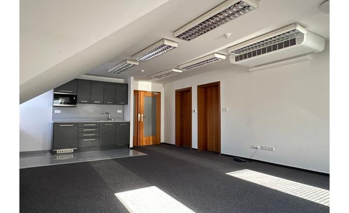 Podkrovné administratívne priestory  – 186,9 m², Miletičova ul. - fotografia 1