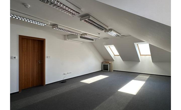 Podkrovné administratívne priestory  – 186,9 m², Miletičova ul. - fotografia 3