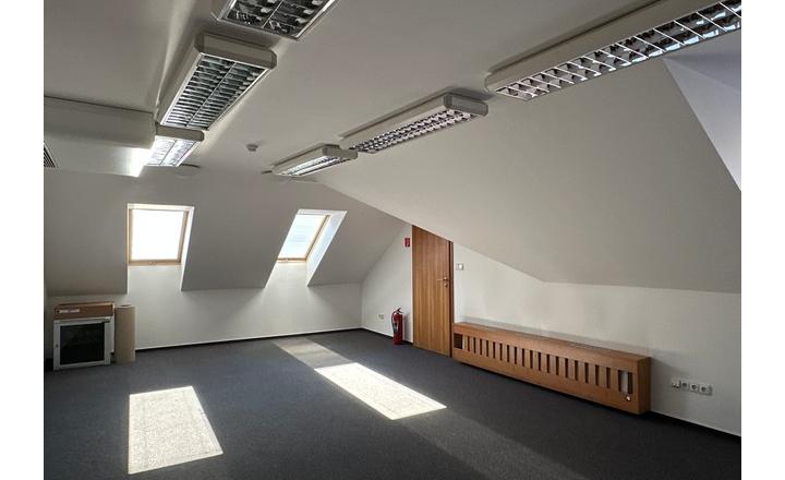 Podkrovné administratívne priestory  – 186,9 m², Miletičova ul. - fotografia 4