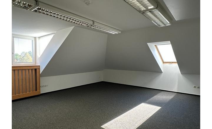 Podkrovné administratívne priestory  – 186,9 m², Miletičova ul. - fotografia 5