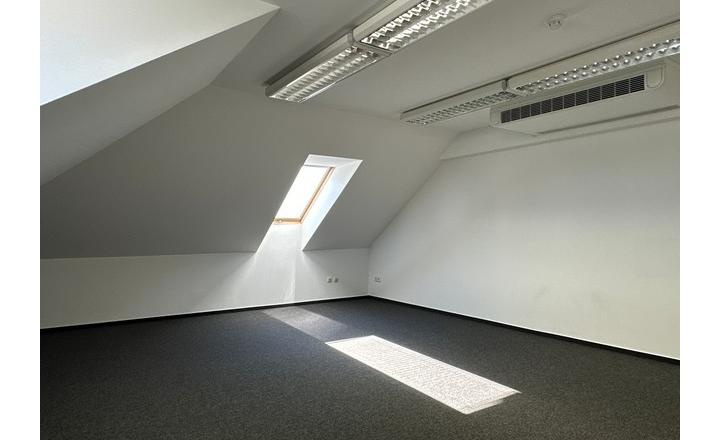 Podkrovné administratívne priestory  – 186,9 m², Miletičova ul. - fotografia 6