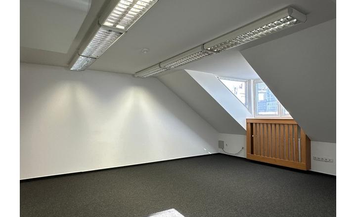 Podkrovné administratívne priestory  – 186,9 m², Miletičova ul. - fotografia 7