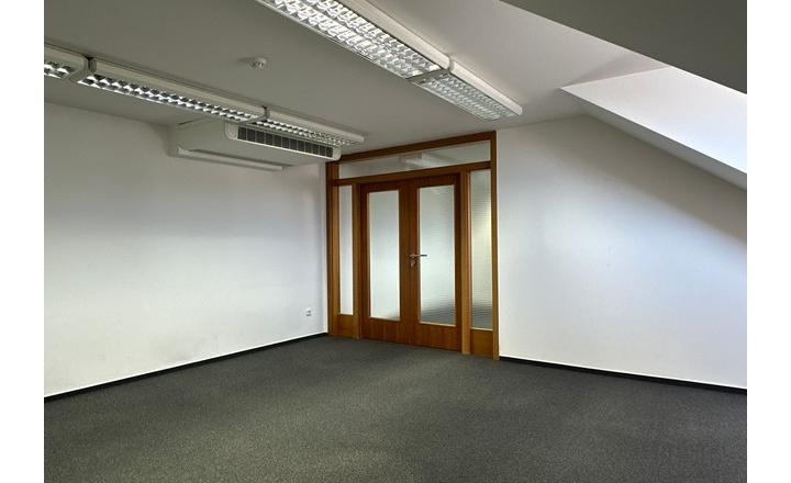 Podkrovné administratívne priestory  – 186,9 m², Miletičova ul. - fotografia 12