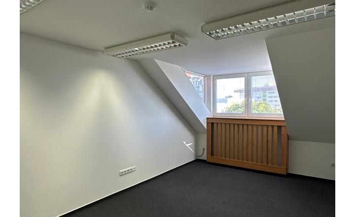 Podkrovné administratívne priestory  – 186,9 m², Miletičova ul. - fotografia 13