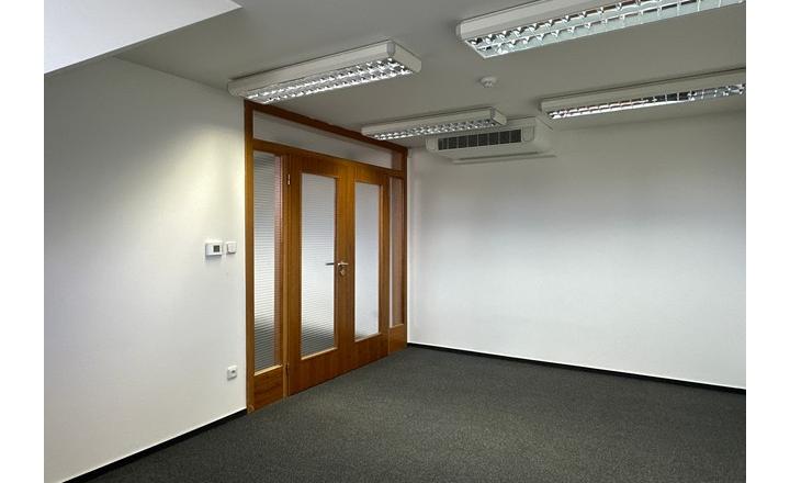 Podkrovné administratívne priestory  – 186,9 m², Miletičova ul. - fotografia 15