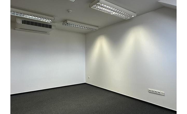 Podkrovné administratívne priestory  – 186,9 m², Miletičova ul. - fotografia 16