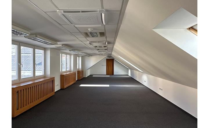 Podkrovné administratívne priestory  – 186,9 m², Miletičova ul. - fotografia 19