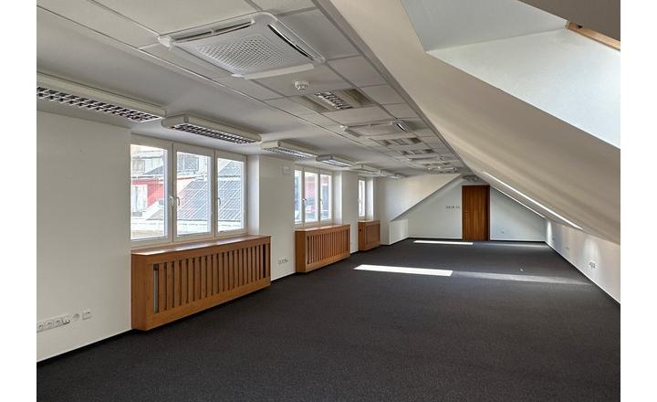 Podkrovné administratívne priestory  – 186,9 m², Miletičova ul. - fotografia 20