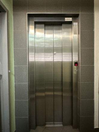 4-izbový byt s dvomi lodžiami po kvalitnej rekonštrukcii. - fotografia 35