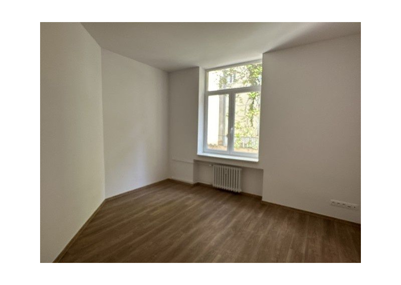 Kompletne zrekonštruovaný, klimatizovaný 4i byt na predaj - 102 m2, v Starom meste.